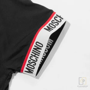 Alternative view of BỘ ÁO PHÔNG MOSCHINO ĐEN QUẦN SHORT MOSCHINO ĐEN VIỀN CHỮ MOS8780